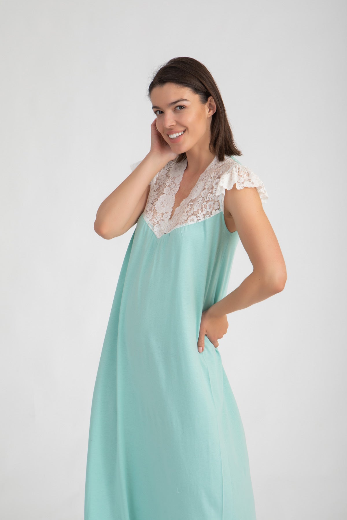 Pretty Nightdress with lace Sleeve & Neckline