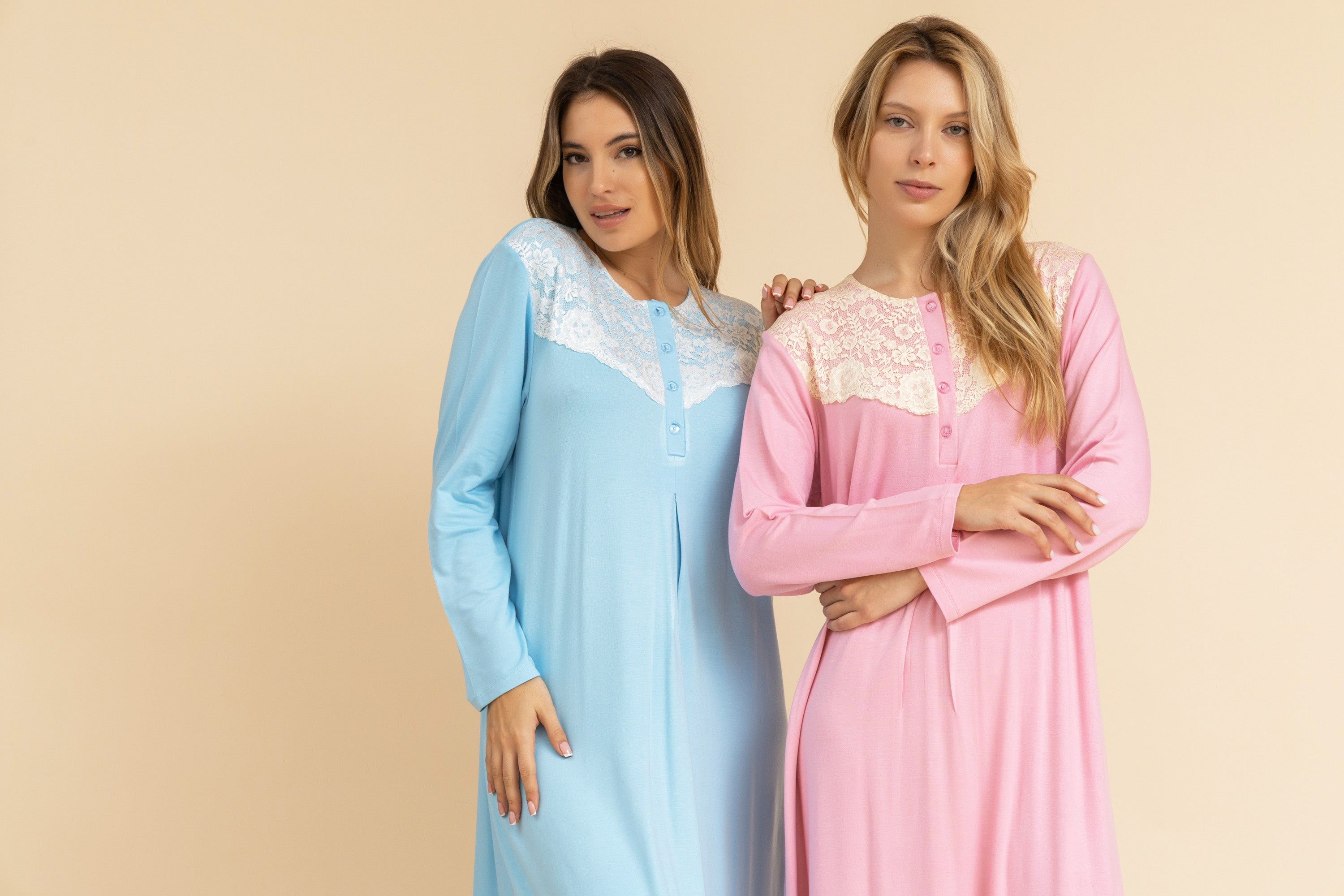 Classic nightgown with buttons and lace detail