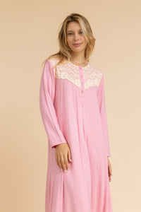 Classic nightgown with buttons and lace detail
